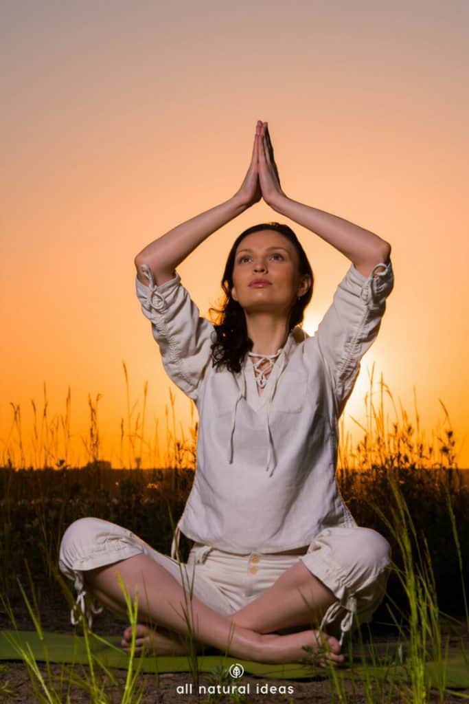 Because of their ability to help manage chronic stress, more people are using adaptogenic herbs. Ashwagandha is perhaps most popular among these special herbs. Let’s take a look at ashwagandha benefits and side effects.